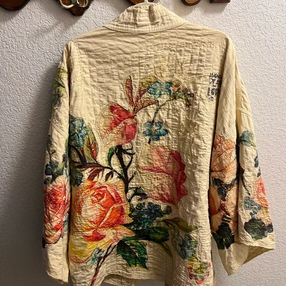 Magnolia Pearl Cream Floral Kimono - Picture 2 of 15